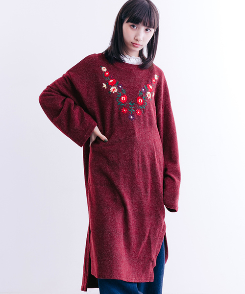 MERLOT（メルロー）の「起毛フラワー刺繍サイドスリットチュニック1240（チュニック・レディース・マスタード/オフホワイト/グレー/ブラック/ワイン・FREE）」の18枚目の写真