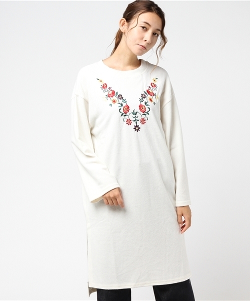 MERLOT（メルロー）の「起毛フラワー刺繍サイドスリットチュニック1240（チュニック・レディース・マスタード/オフホワイト/グレー/ブラック/ワイン・FREE）」の7枚目の写真