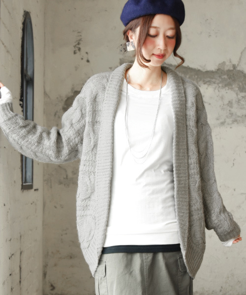 and it_(アンドイット)の「ドルマン横ケーブル編みローゲージニットカーディガン(カーディガン)」|グレー