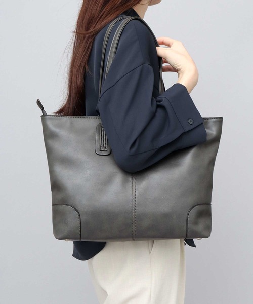 REGiSTA（レジスタ）の「スプリットレザー（牛床革） コンパクト ビジネストートバッグ A4収納対応（ビジネスバッグ・レディース・ブラック/ダークブラウン/キャメル/ネイビー/レッド/グレー・FREE）」の17枚目の写真