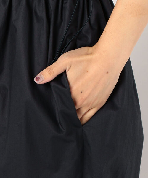 SHIPS(シップス)の「PrimaryNavyLabel:ウエストスピンドルパンツ(その他パンツ・レディース・ネイビー/キャメル・38/36)」の7枚目の写真
