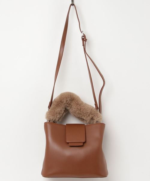 KOBE LETTUCE（コウベレタス）の「エコファーハンドルスクエアショルダーバッグ（ショルダーバッグ・レディース・ブラック/ベージュ/カーキ/キャメル・FREE）」の4枚目の写真