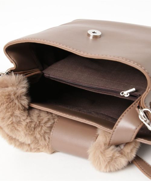 KOBE LETTUCE（コウベレタス）の「エコファーハンドルスクエアショルダーバッグ（ショルダーバッグ・レディース・ブラック/ベージュ/カーキ/キャメル・FREE）」の15枚目の写真