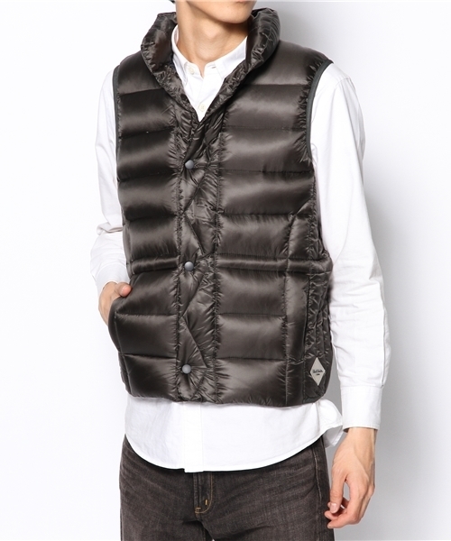 Paul Smith JEANS（ポールスミスジーンズ）の「SHINY NYLON DOWN VEST