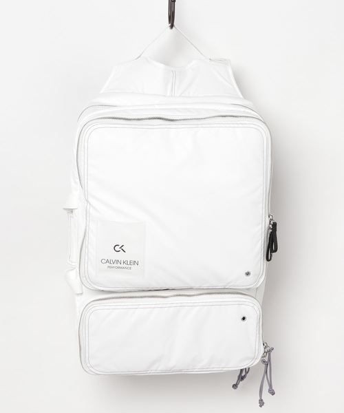 CALVIN KLEIN PERFORMANCE(カルバンクラインパフォーマンス)の「モデュラーバックパック(バックパック/リュック・レディース・ホワイト・FREE)」の1枚目の写真