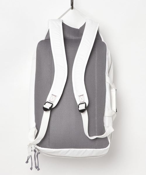 CALVIN KLEIN PERFORMANCE(カルバンクラインパフォーマンス)の「モデュラーバックパック(バックパック/リュック・レディース・ホワイト・FREE)」の2枚目の写真