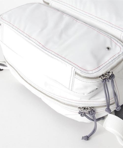 CALVIN KLEIN PERFORMANCE(カルバンクラインパフォーマンス)の「モデュラーバックパック(バックパック/リュック・レディース・ホワイト・FREE)」の3枚目の写真