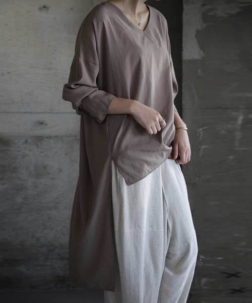 antiqua（アンティカ）の「Ｖネックワイドトップス（Tシャツ/カットソー・レディース・ブラック/オフホワイト/モカ・FREE）」の3枚目の写真