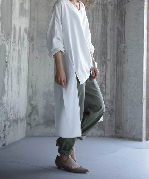 antiqua（アンティカ）の「Ｖネックワイドトップス（Tシャツ/カットソー・レディース・ブラック/オフホワイト/モカ・FREE）」の4枚目の写真