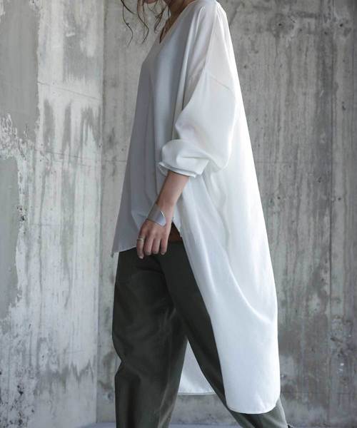 antiqua（アンティカ）の「Ｖネックワイドトップス（Tシャツ/カットソー・レディース・ブラック/オフホワイト/モカ・FREE）」の5枚目の写真