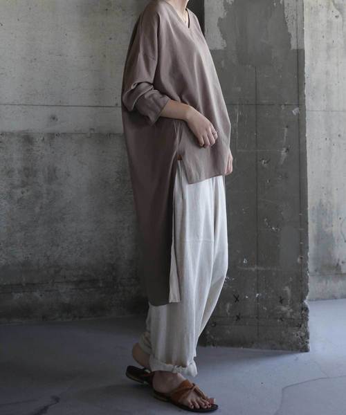 antiqua（アンティカ）の「Ｖネックワイドトップス（Tシャツ/カットソー・レディース・ブラック/オフホワイト/モカ・FREE）」の7枚目の写真