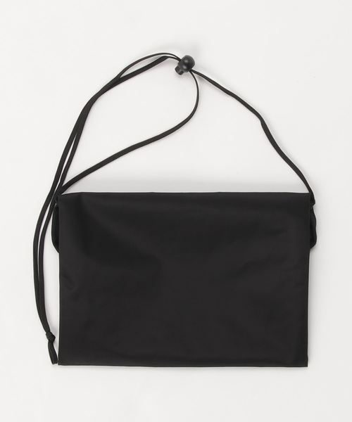 Tough Traveler（タフトラベラー）の「Flap Neck Pouch L（ショルダーバッグ・レディース・ブラック/ベージュ/パープル/ネイビー/ターコイズブルー/ライム/オレンジ/クリア/ホワイト系その他/ブラック系その他/ブルー系その他/ピンク系その他/ホワイト系その他3/ブラック系その他3/ピンク系その他2・FREE）」の16枚目の写真