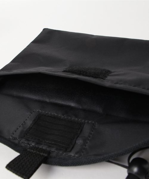 Tough Traveler（タフトラベラー）の「Flap Neck Pouch L（ショルダーバッグ・レディース・ブラック/ベージュ/パープル/ネイビー/ターコイズブルー/ライム/オレンジ/クリア/ホワイト系その他/ブラック系その他/ブルー系その他/ピンク系その他/ホワイト系その他3/ブラック系その他3/ピンク系その他2・FREE）」の18枚目の写真