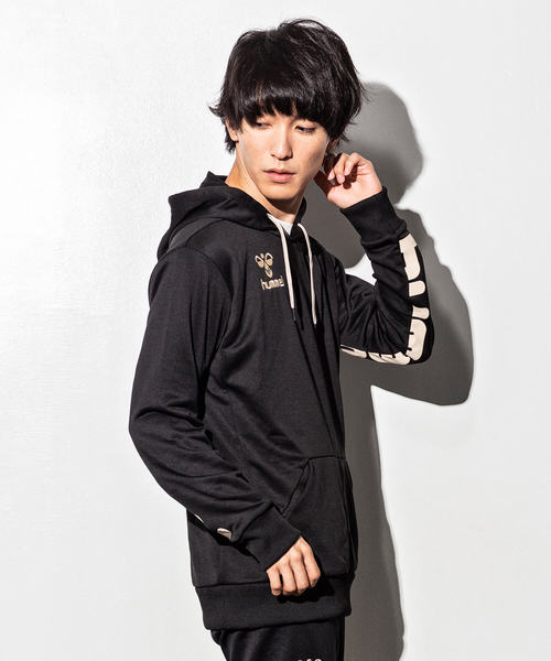 hummel(ヒュンメル)の「hummel(ヒュンメル)プルオーバーパーカー(パーカー・メンズ・カーキ/ピンク/ブラック/ネイビー・S/M/L)」の2枚目の写真