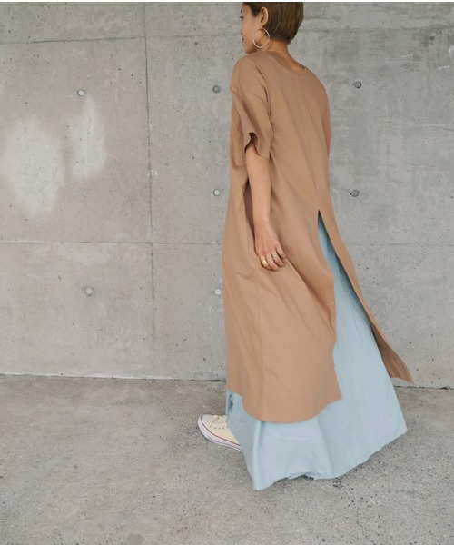 ulu（ウル）の「Organic cotton backslit 2way onepiece（ワンピース・レディース・ホワイト/キャメル・FREE）」の2枚目の写真