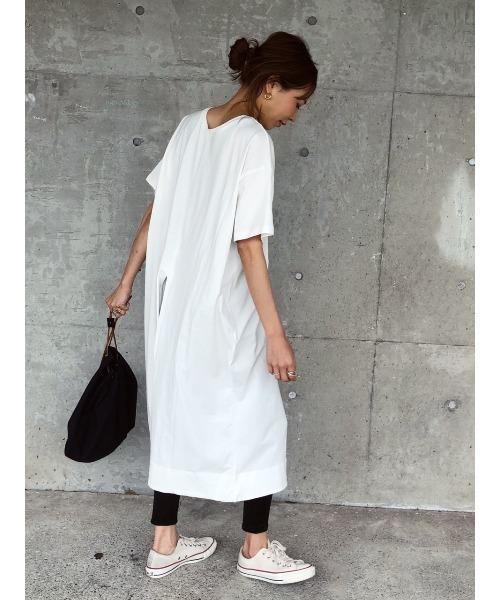 ulu（ウル）の「Organic cotton backslit 2way onepiece（ワンピース・レディース・ホワイト/キャメル・FREE）」の5枚目の写真