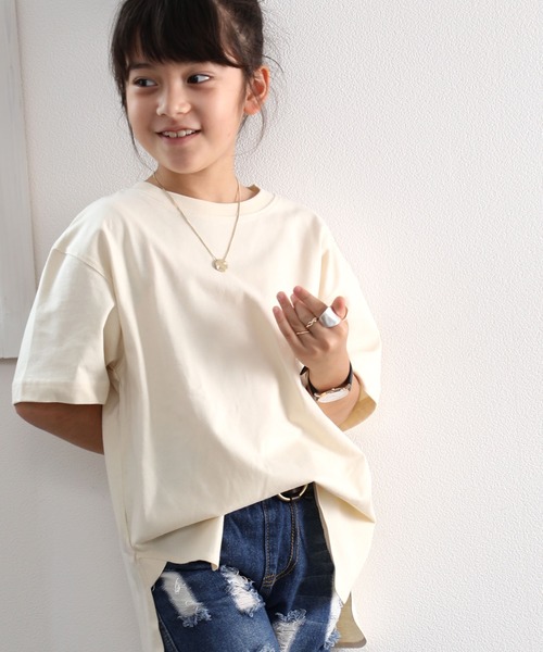classicalelf（クラシカルエルフ）の「キッズ サイドスリット入りビッグシルエットミドル丈無地Tシャツ(半袖)（Tシャツ/カットソー・キッズ・ブラウン/ブラック/ベージュ/ホワイト・130/140/150/160）」の4枚目の写真