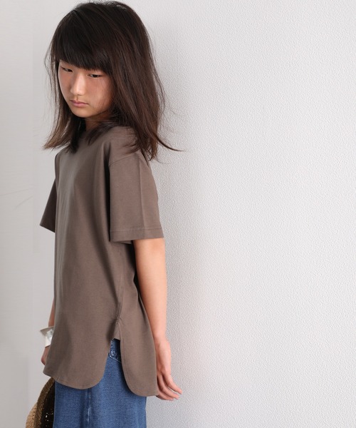 classicalelf（クラシカルエルフ）の「キッズ サイドスリット入りビッグシルエットミドル丈無地Tシャツ(半袖)（Tシャツ/カットソー・キッズ・ブラウン/ブラック/ベージュ/ホワイト・130/140/150/160）」の5枚目の写真