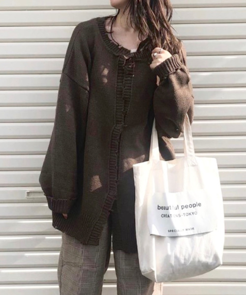 EPIMI E'PIMMY（エピミエピミー）の「【ユニセックス】ダメージ3wayオーバーニット（ニット/セーター・レディース・ブラック/ベージュ/ブラウン/オフホワイト/ミント/ブルー・MEDIUM）」の4枚目の写真