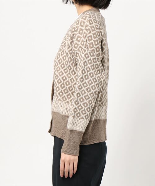 SpRay（スプレイ）の「ジャガードＶカーディガン（カーディガン/ボレロ・レディース・ブラック/ベージュ/ブラウン・FREE）」の4枚目の写真