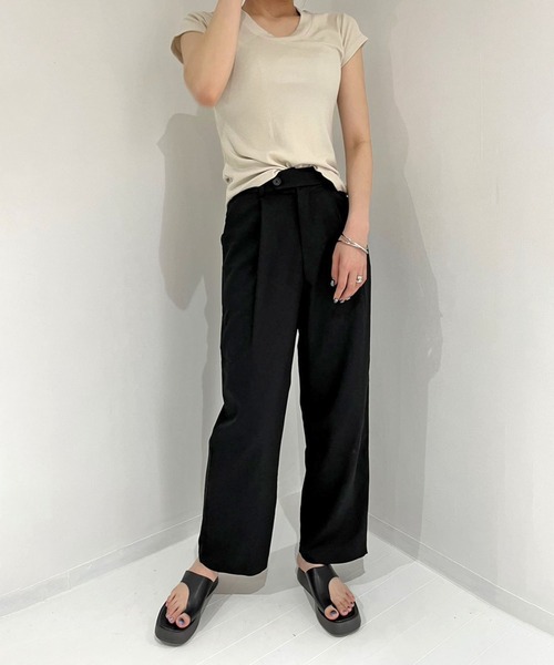 Jewelobe（ジュエローブ）の「【柄と素材が選べる】ハイウエストセミワイドタックパンツ（スラックス・レディース・ブラック/ベージュ/グレー/ピンク/グリーン/イエロー/ブラック系その他/グレー系その他/ベージュ系その他/ライトグレー/ブラウン・S/M/L）」の21枚目の写真