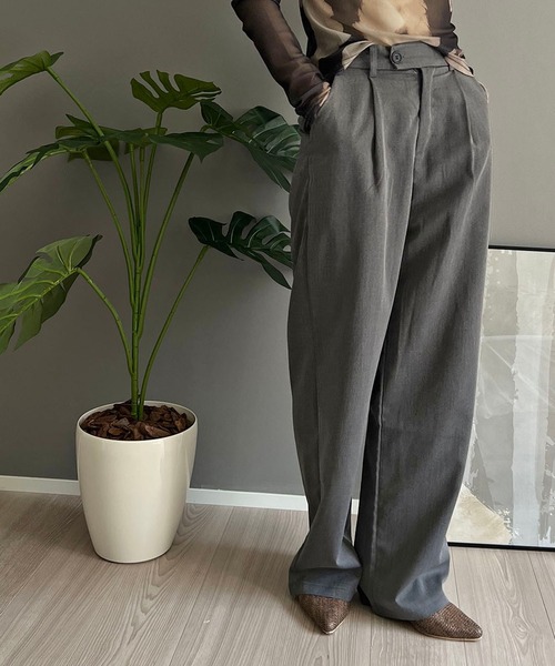 Jewelobe（ジュエローブ）の「【柄と素材が選べる】ハイウエストセミワイドタックパンツ（スラックス・レディース・ブラック/ベージュ/グレー/ピンク/グリーン/イエロー/ブラック系その他/グレー系その他/ベージュ系その他/ライトグレー/ブラウン・S/M/L）」の13枚目の写真