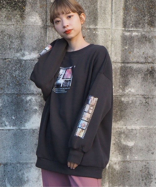 tiptop(ティップトップ)の「2020AW 裏起毛フォトプリントプルオーバー(スウェット・レディース・オフホワイト/アイボリー/ブラック/スミクロ/ライトベージュ/ベージュ・FREE)」の5枚目の写真