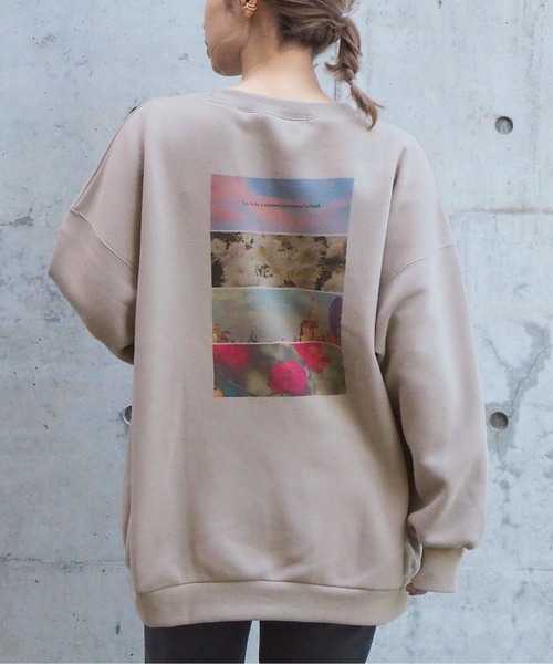tiptop(ティップトップ)の「2020AW 裏起毛フォトプリントプルオーバー(スウェット・レディース・オフホワイト/アイボリー/ブラック/スミクロ/ライトベージュ/ベージュ・FREE)」の1枚目の写真
