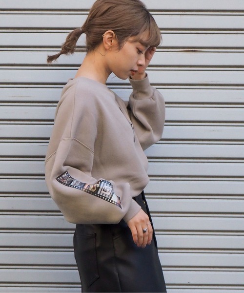 tiptop(ティップトップ)の「2020AW 裏起毛フォトプリントプルオーバー(スウェット・レディース・オフホワイト/アイボリー/ブラック/スミクロ/ライトベージュ/ベージュ・FREE)」の17枚目の写真