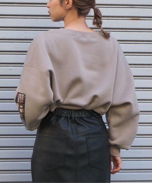 tiptop(ティップトップ)の「2020AW 裏起毛フォトプリントプルオーバー(スウェット・レディース・オフホワイト/アイボリー/ブラック/スミクロ/ライトベージュ/ベージュ・FREE)」の16枚目の写真