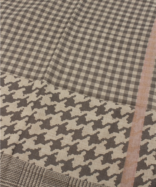 Demi-Luxe BEAMS（デミルクス ビームス）の「【別注】ASAUCE MELER / マルチハウンドトゥース ストール（ストール/ショール・レディース・ベージュ・ONE SIZE）」の4枚目の写真