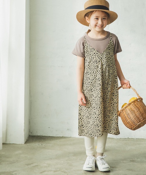 pairmanon（ペアマノン）の「【さらサーマル】【リンクコーデ】Tシャツキャミワンピース2点セット（ワンピース・キッズ・ホワイト×ブラック/モカ/ドット/レモンイエロー/サンドベージュ/ブラック系その他2/ブラック系その他/ブラウン/ベージュ系その他/クリアグリーン/ブルー系その他3/オリーブ・100/90/130/140/150/110/120）」の2枚目の写真