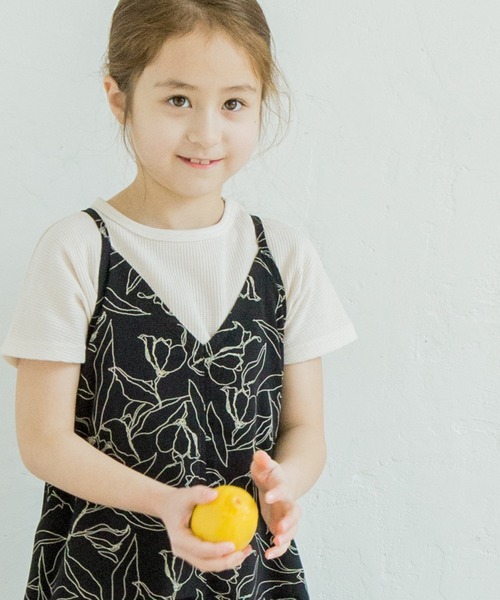 pairmanon（ペアマノン）の「【さらサーマル】【リンクコーデ】Tシャツキャミワンピース2点セット（ワンピース・キッズ・ホワイト×ブラック/モカ/ドット/レモンイエロー/サンドベージュ/ブラック系その他2/ブラック系その他/ブラウン/ベージュ系その他/クリアグリーン/ブルー系その他3/オリーブ・100/90/130/140/150/110/120）」の4枚目の写真