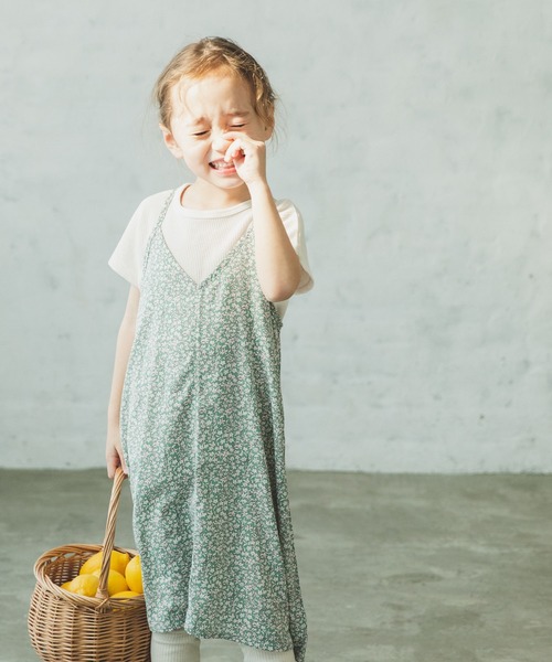 pairmanon（ペアマノン）の「【さらサーマル】【リンクコーデ】Tシャツキャミワンピース2点セット（ワンピース・キッズ・ホワイト×ブラック/モカ/ドット/レモンイエロー/サンドベージュ/ブラック系その他2/ブラック系その他/ブラウン/ベージュ系その他/クリアグリーン/ブルー系その他3/オリーブ・100/90/130/140/150/110/120）」の9枚目の写真