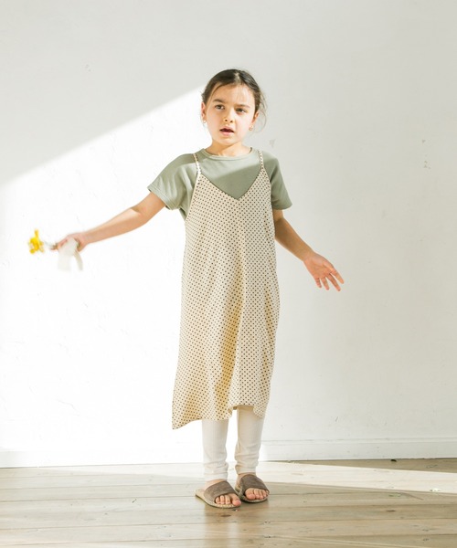 pairmanon（ペアマノン）の「【さらサーマル】【リンクコーデ】Tシャツキャミワンピース2点セット（ワンピース・キッズ・ホワイト×ブラック/モカ/ドット/レモンイエロー/サンドベージュ/ブラック系その他2/ブラック系その他/ブラウン/ベージュ系その他/クリアグリーン/ブルー系その他3/オリーブ・100/90/130/140/150/110/120）」の17枚目の写真