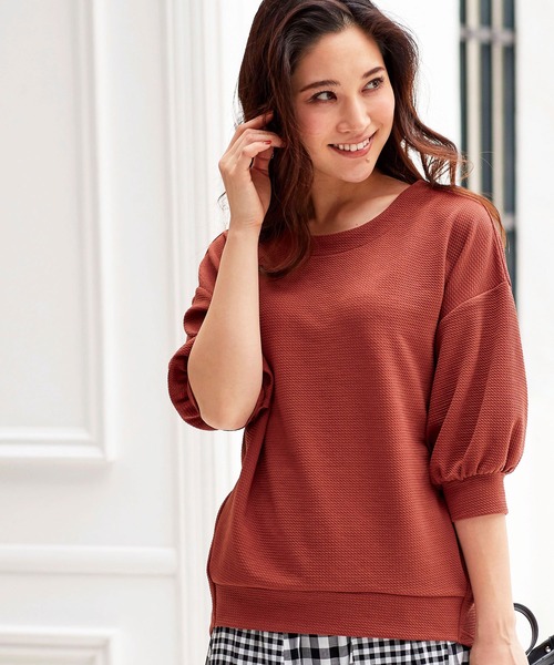 BELLUNA PLUS(ベルーナ)の「ジャカード素材袖ギャザープルオーバー(Tシャツ/カットソー・レディース・ネイビー/ブルーグレー/ライトカーキ/テラコッタ・MEDIUM/LARGE/X-LARGE)」の1枚目の写真