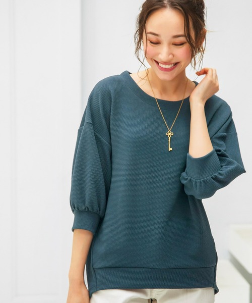 BELLUNA PLUS(ベルーナ)の「ジャカード素材袖ギャザープルオーバー(Tシャツ/カットソー・レディース・ネイビー/ブルーグレー/ライトカーキ/テラコッタ・MEDIUM/LARGE/X-LARGE)」の2枚目の写真