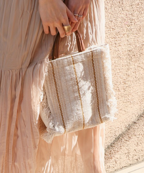 Kastane(カスタネ)の「ストライプBOXトート(ハンドバッグ・レディース・アイボリー/ブラック・FREE)」の3枚目の写真