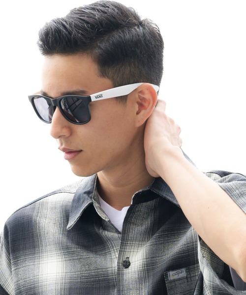 VANS(バンズ)の「VANS SHADES サングラス(サングラス・メンズ・その他1/その他2/ブラック×ホワイト/ブルー系その他/イエロー系その他/ブラック系その他・FREE)」の2枚目の写真