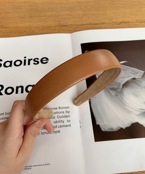 juweel（ユウェル）の「ベーシックレザー風カチューシャ（カチューシャ・レディース・ホワイト/ブラック/ベージュ/ブラウン/グリーン・FREE）」の4枚目の写真