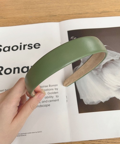 juweel（ユウェル）の「ベーシックレザー風カチューシャ（カチューシャ・レディース・ホワイト/ブラック/ベージュ/ブラウン/グリーン・FREE）」の5枚目の写真