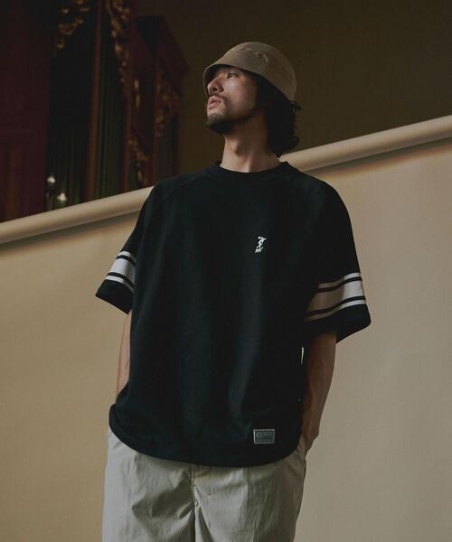 DISCUS(ディスカス)の「<DISCUS × monkey time> FOOTBALL TEE/フットボールTシャツ(Tシャツ/カットソー・メンズ・ブラック/ケリー・SMALL/LARGE/MEDIUM)」の1枚目の写真
