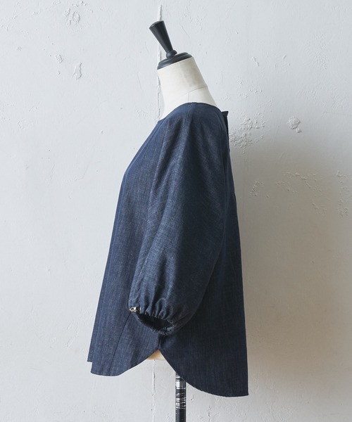 BEARDSLEY（ビアズリー）の「袖ぷっくりデニムブラウス（シャツ/ブラウス・レディース・インディゴブルー・FREE）」の2枚目の写真