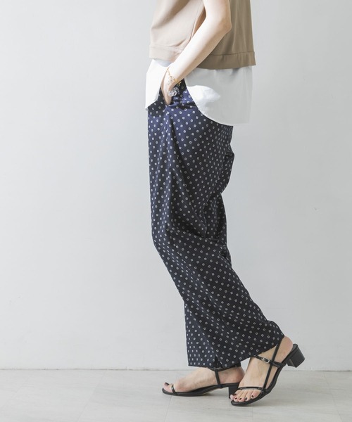URBAN RESEARCH（アーバンリサーチ）の「小紋柄ギャザーイージーパンツ（その他パンツ・レディース・ネイビー/ブラウン・FREE）」の11枚目の写真
