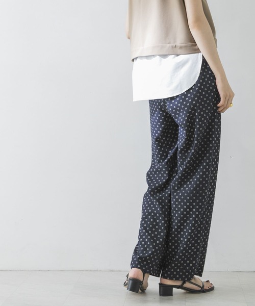 URBAN RESEARCH（アーバンリサーチ）の「小紋柄ギャザーイージーパンツ（その他パンツ・レディース・ネイビー/ブラウン・FREE）」の18枚目の写真