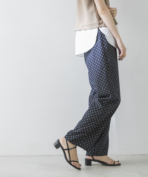 URBAN RESEARCH（アーバンリサーチ）の「小紋柄ギャザーイージーパンツ（その他パンツ・レディース・ネイビー/ブラウン・FREE）」の3枚目の写真