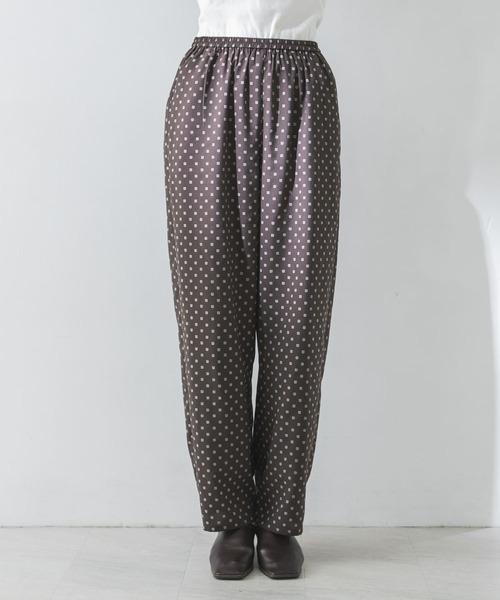 URBAN RESEARCH（アーバンリサーチ）の「小紋柄ギャザーイージーパンツ（その他パンツ・レディース・ネイビー/ブラウン・FREE）」の14枚目の写真