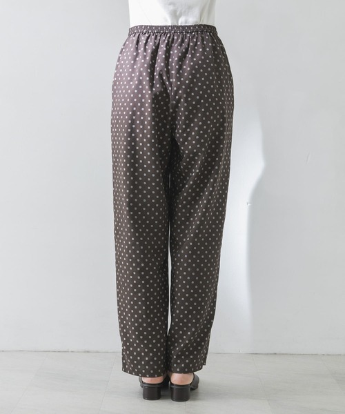 URBAN RESEARCH（アーバンリサーチ）の「小紋柄ギャザーイージーパンツ（その他パンツ・レディース・ネイビー/ブラウン・FREE）」の8枚目の写真