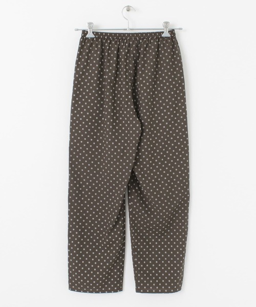 URBAN RESEARCH（アーバンリサーチ）の「小紋柄ギャザーイージーパンツ（その他パンツ・レディース・ネイビー/ブラウン・FREE）」の4枚目の写真