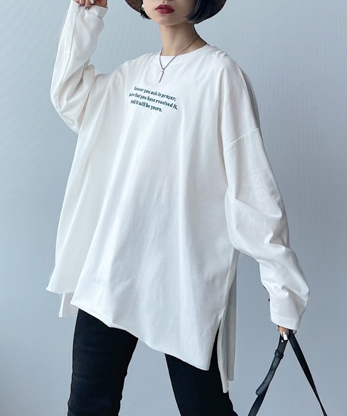 PAGEBOY（ページボーイ）の「シシュウロゴロンＴ（Tシャツ/カットソー・レディース・ブラック/オフホワイト/パープル系その他/グレイッシュベージュ・FREE）」の2枚目の写真
